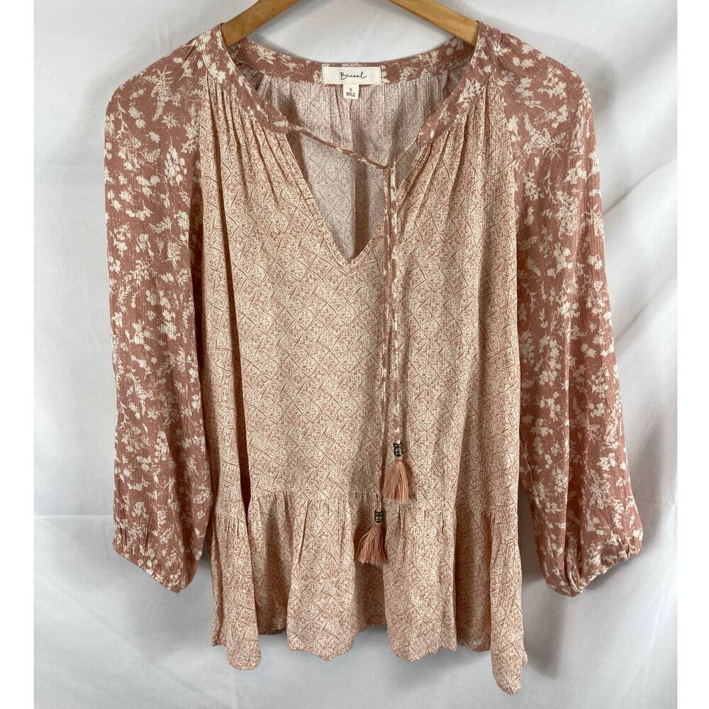 Becaal Floral V Neck Tassle Ruffle bottom blouse Small